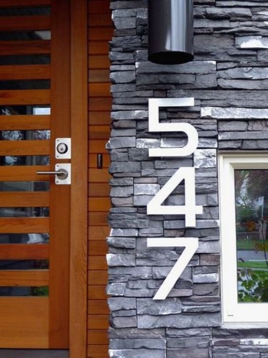 Hausnummern an modernen Häusern modernes Design gut beleuchtet