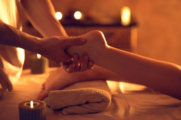 Romantik am Valentinstag Massage im Bad