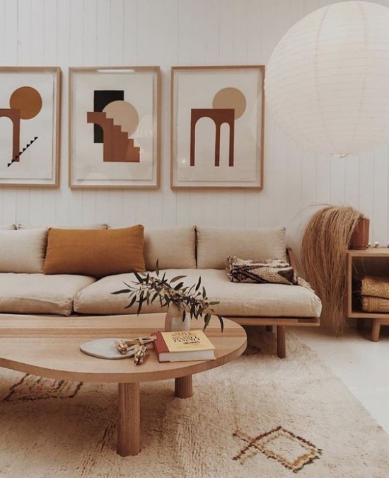 Beruhigende Farbgestaltung Pastellfarben Braun Beige Wohnzimmer in Mid Century Modern Stil