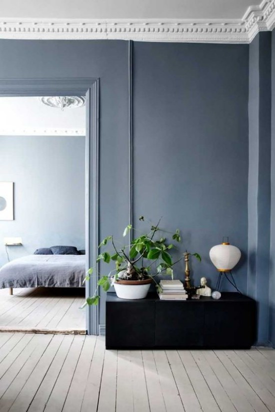Gelungene Farbgestaltung Blau Grau im Schlafzimmer private Räume