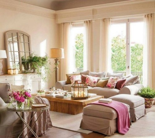schöne Farbkombinationen Gemütlichkeit im Wohnzimmer Elfenbein als Hauptfarbe mit Traubengrau gemischt rosa Akzente