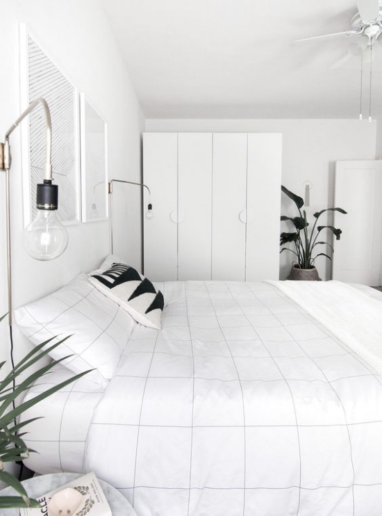 Schlafzimmer Ideen im Scandi Style Akzente in Schwarz immergrüne Topfpflanze