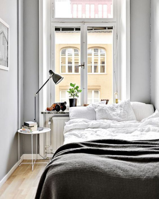Schlafzimmer Ideen im Scandi Style kleines Zimmer sehr gemütlich eingerichtet voller Ruhe viel Tageslicht