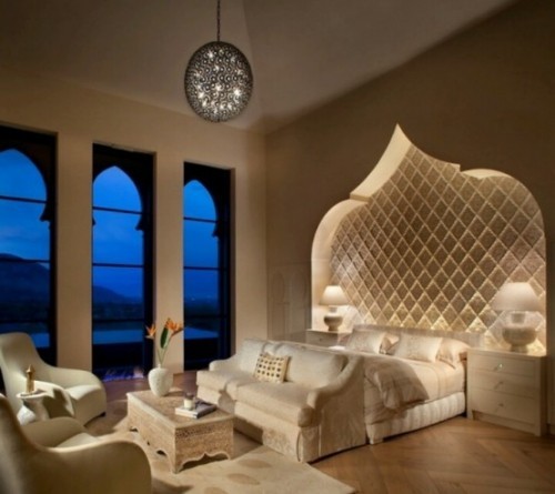 Marokkanisches Schlafzimmer modernes Zimmer komfortable Möbel in gebrochenem Weiß gewölbte Muster