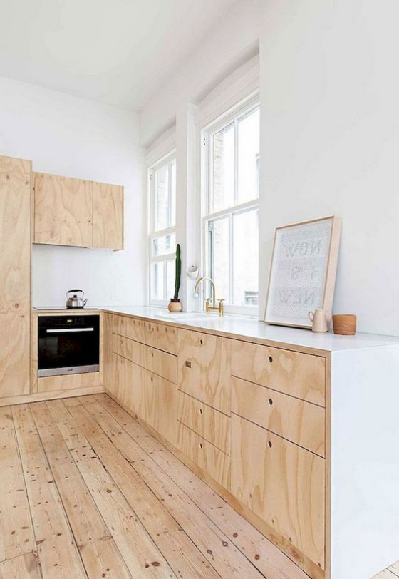 Skandinavische Küche rustikales Flair Ofen im Hintergrund weiß helles Holz Maserung
