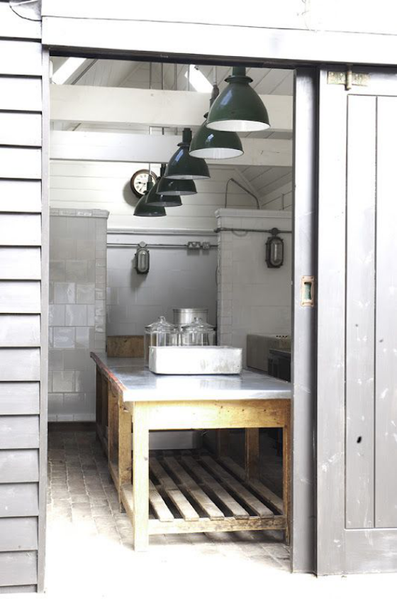Skandinavische Küche rustikales Flair die Küche verstecken im Retro Stil