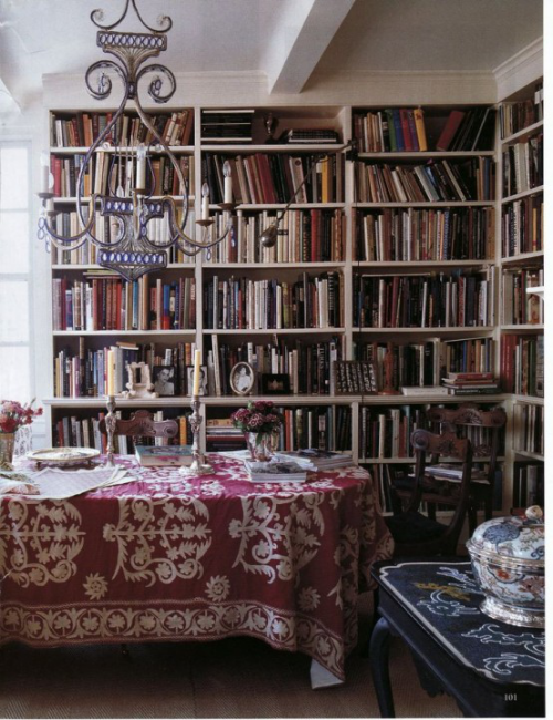 Boho chic in the dining room bookcase
