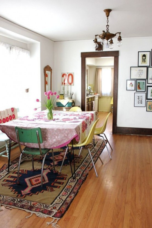 Boho chic in the dining room mix of styles, different colors but an appealing ambience, lots of light