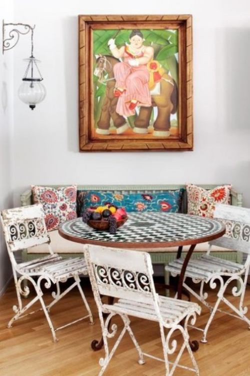  Boho chic in the dining room round table