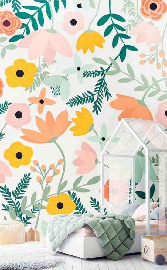Ideen für modernen künstlerischen Wandschmuck Tapete mit Blumenmustern fröhliche Stimmung im Raum