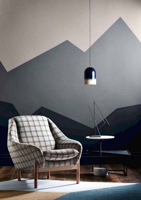 Ideen für modernen künstlerischen Wandschmuck abstrakte Wandgestaltung auffallend in Grautönen Sessel davor