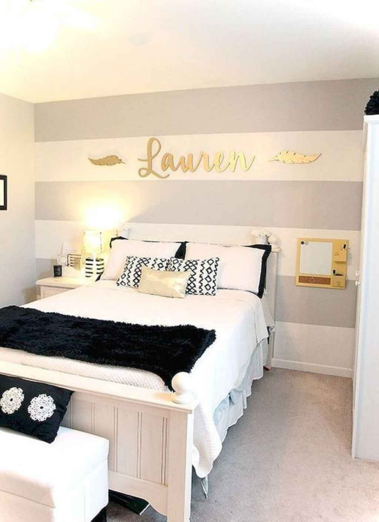 Wandgestaltung im Schlafzimmer in horizontalen Streifen sanften Farbtönen Ruhe ausstrahlend