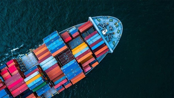 Umzugsservice internationale Umzüge im Container auf dem Schiff günstig transportieren