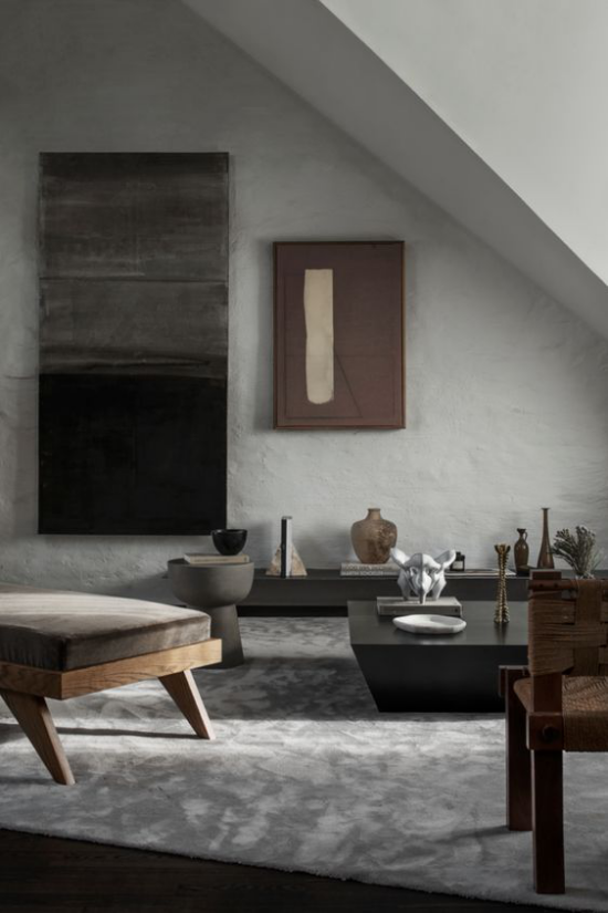 Wabi Sabi altes Konzept japanische Ästhetik Wohnzimmer gedeckte Farben Grau dominiert Grau Schwarz und Braun handgefertigte Deko Artikel