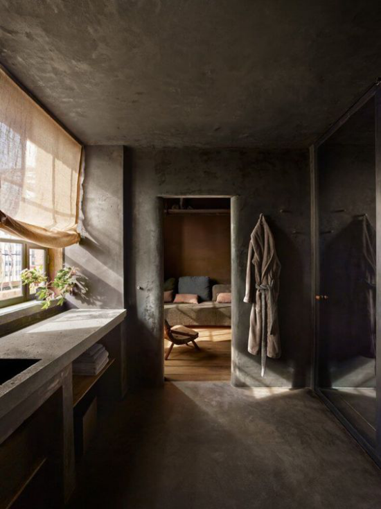 Wabi Sabi altes Konzept japanische Ästhetik weite Räume viel Beton zu sehen Grau dominiert