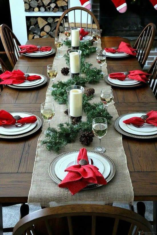 Festliche Tischdeko Ideen zu Weihnachten klassisch schön stilvoll in Weiß Rot Grün