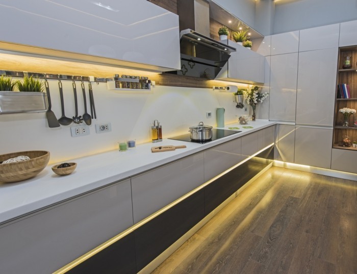 Innovative Leuchtmittel eingebaute LEDs in der Küche sehr trendig