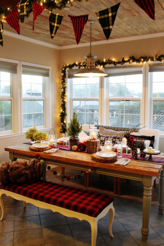 Küche zu Weihnachten schmücken Lichterkette rustikale Atmosphäre festlich dekorierter Raum