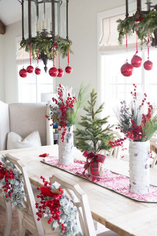 Küche zu Weihnachten schmücken schön dekorierter Esstisch