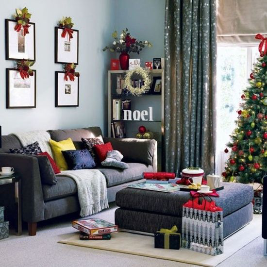 träumerische Weihnachtsstimmung festlich geschmücktes Wohnzimmer der Kaffee schmeckt hier vorzüglich