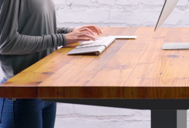 Höhenverstellbarer Schreibtisch – ein Muss in jedem modernen Büro