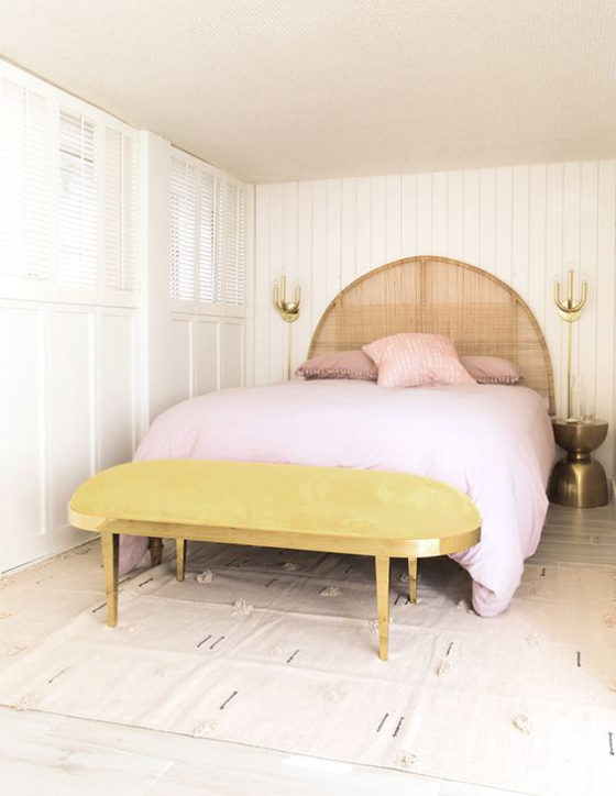Schlafzimmer frühlingshaft dekorieren einfache Einrichtung in Pastellfarben