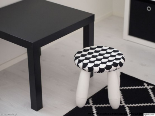 IKEA Mammut Kinderhocker kariertes Muster in Schwarz –Weiß klassisch