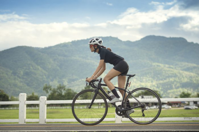2 Wochen Diät täglich Sport treiben Radfahren macht den Körper fit straff gesund elegant