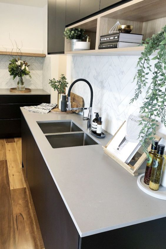 Küchenarbeitsplatten aus Beton einfaches Küchendesign Spüle Regal grüne Pflanzen