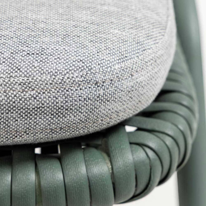 Sesseltrends 2020 organische Formen hochwertige Materialien Outdoor Lounge Sessel in Grau
