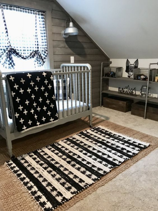 Babyzimmer mit Dachschräge Raumgestaltung in Schwarz Weiß Vintage Style