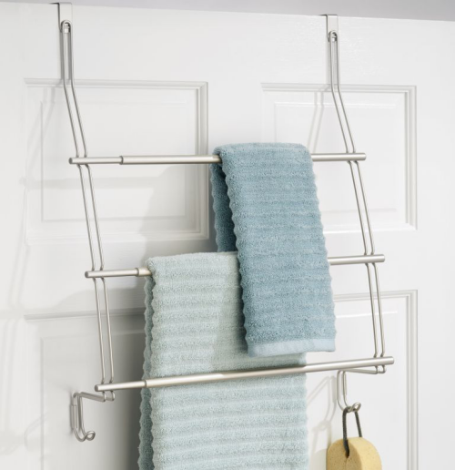 Handtücher platzsparend im Bad aufbewahren Halter aus Metall zwei Tücher in Pastellfarben