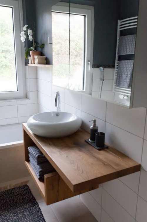Handtücher platzsparend im Bad aufbewahren Waschtisch aus Holz weißes rundes Waschbecken