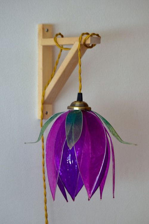 Lampen in floralen Formen Wandlampe Lieblingsblume elegante Blätter in Lila und Violett
