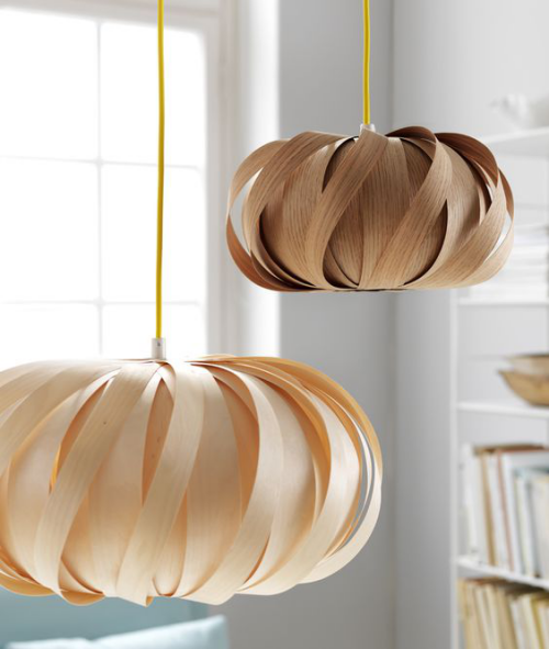 Lampen in floralen Formen interessantes Design dünne Holzblätter DIY