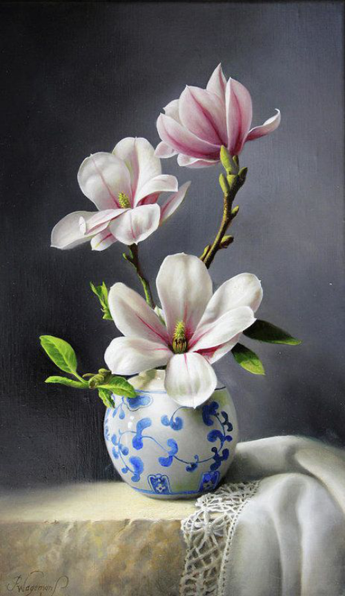 Magnolie schöne Blüten in der Vase Raumdekoration Blickfang
