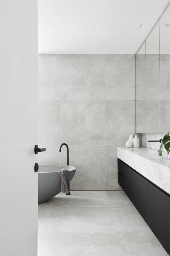 Moderne Badezimmer im minimalistischen Stil Taubengrau Weiß Schwarz das Farbtrio des Minimalismus visueller Kontrast