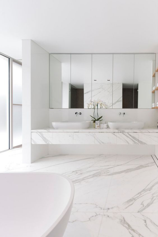 Moderne Badezimmer im minimalistischen Stil weißer Marmor