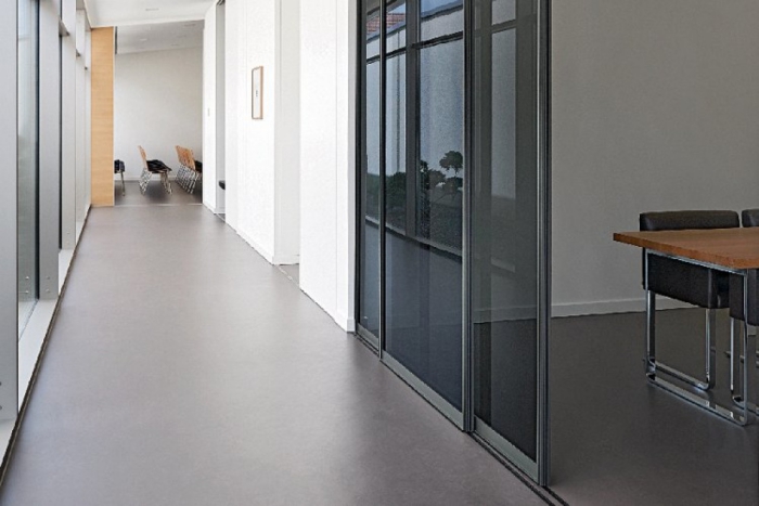 Moderne Schiebetüren aus Glas perfekte Lösung für moderne Büroräume