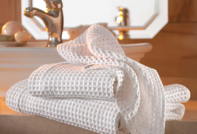 Praktische Ideen, wie man platzsparend Handtücher aufbewahren kann