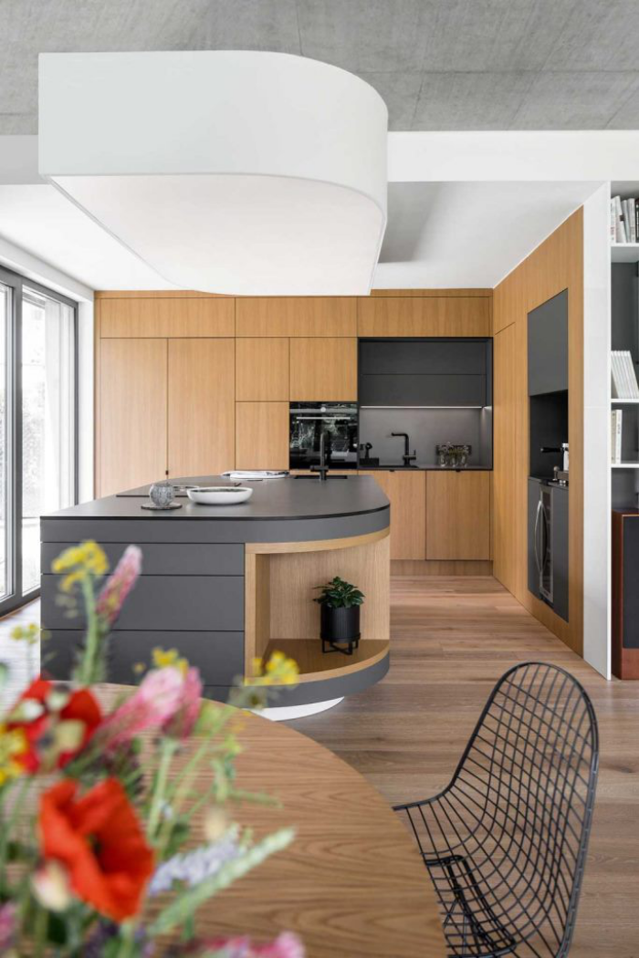 Einfamilienhaus offener Grundriss neutrale Farbpalette Küchenbereich modern ausgestattet clever designt Teil des offenen Grundrisses