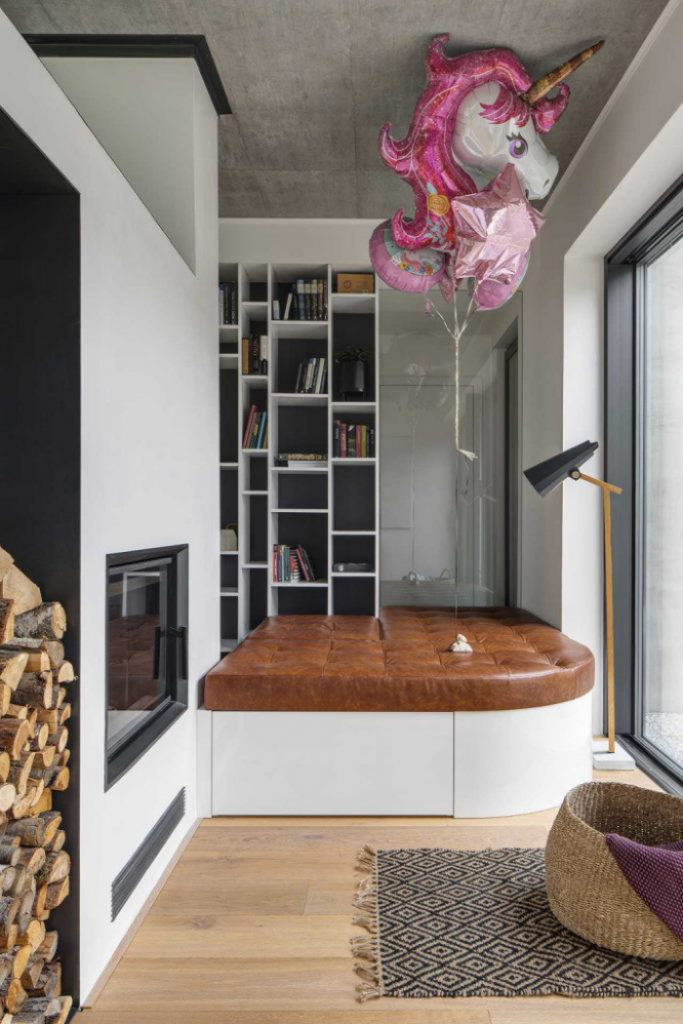 Zeitgenössisches Einfamilienhaus mit offenem Grundriss und in neutralen