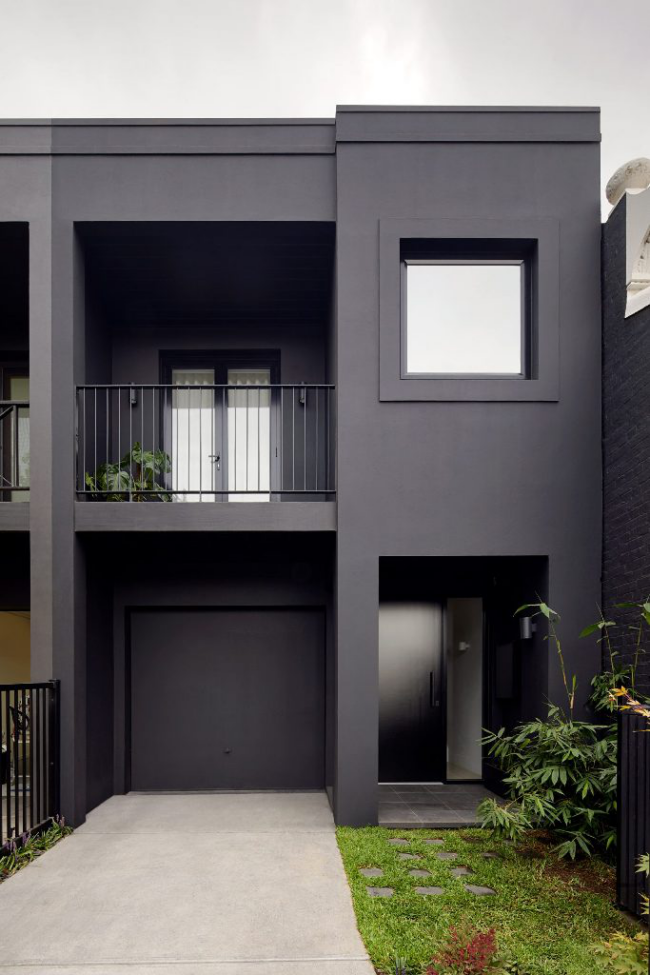 Minimalistisches Design Haus in Melbourne schwarze Fassade geometrische Formen Garage Eingang Terrasse Fenster