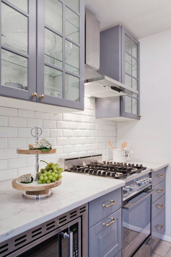 Moderne Küche in Purpur Farbe Küchenfronten Schrank in Hellviolett