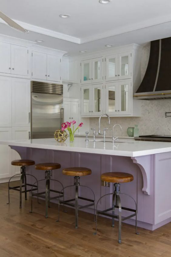 Moderne Küche in Purpur Farbe Kücheninsel in Hellviolett weiße