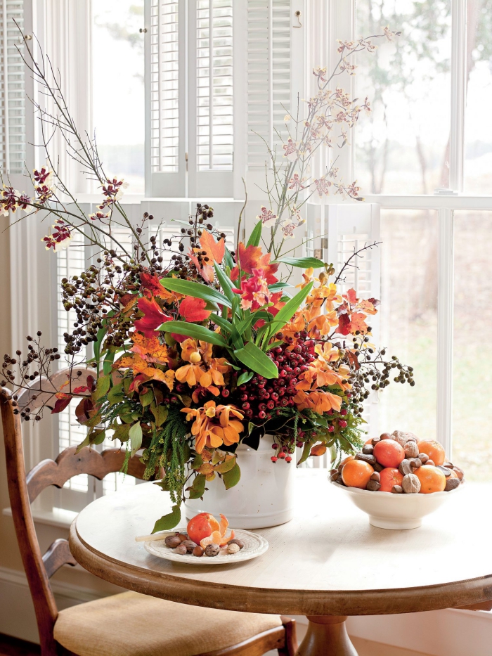 Herbstdeko kinderleichte Ideen zum Nachmachen Vase mit Herbstblumen farbenfrohes Arrangement