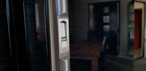 Eingangstüren modernes Design Fingerscanner gut geschützt gegen Einbrüche