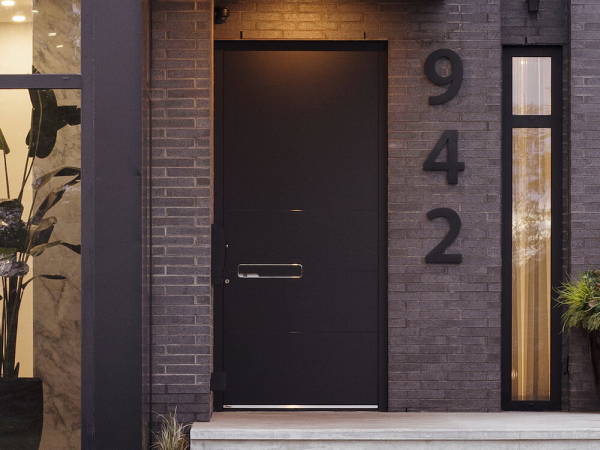 Eingangstüren modernes Design gut beleuchtete Hausnummer wichtige Details