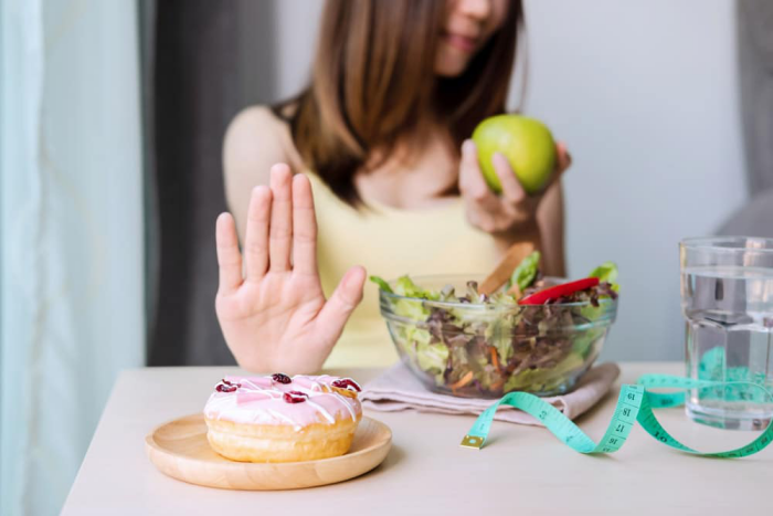 OMAD Diät eine Mahlzeit pro Tag keine Leckereien essen sind tabu während der Diät