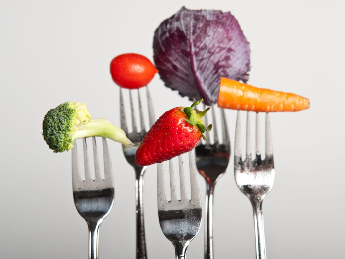 OMAD Diät eine Mahlzeit pro Tag viel frisches Obst und Gemüse konsumieren schnell abnehmen